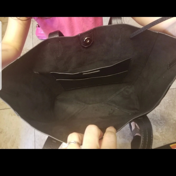 COPY - Michael Kors Junie Large Pebbled Leather T… - Picture 4 of 9